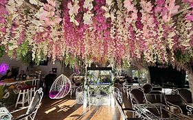 Готельно ресторанний комплекс Viktoriya Family